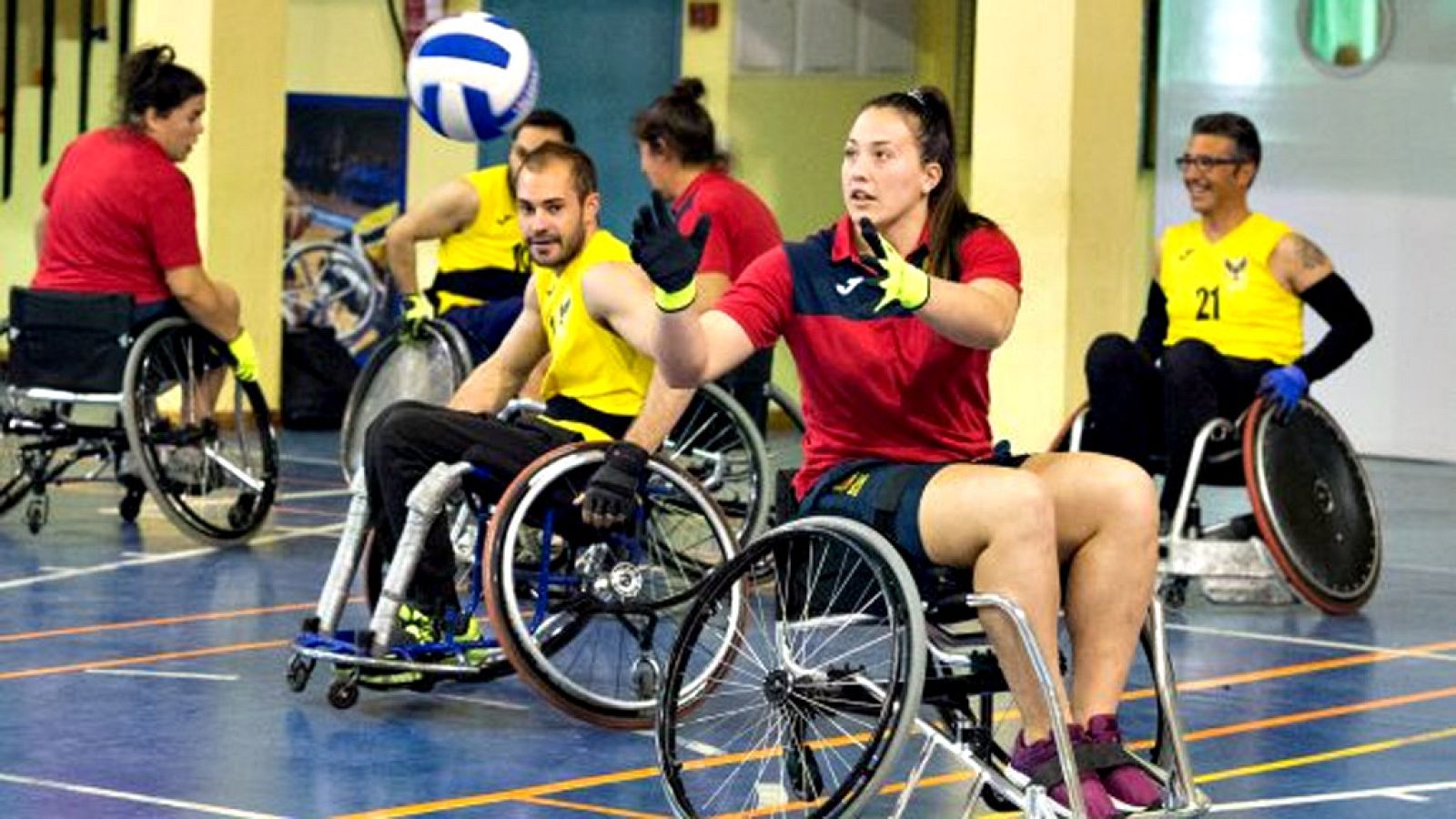 Es la segunda vez que las jugadoras de la selección femenina vistan el centro especializado en lesión medular, esta vez en la antesala de disputar el campeonato de Europa contra Holanda.
