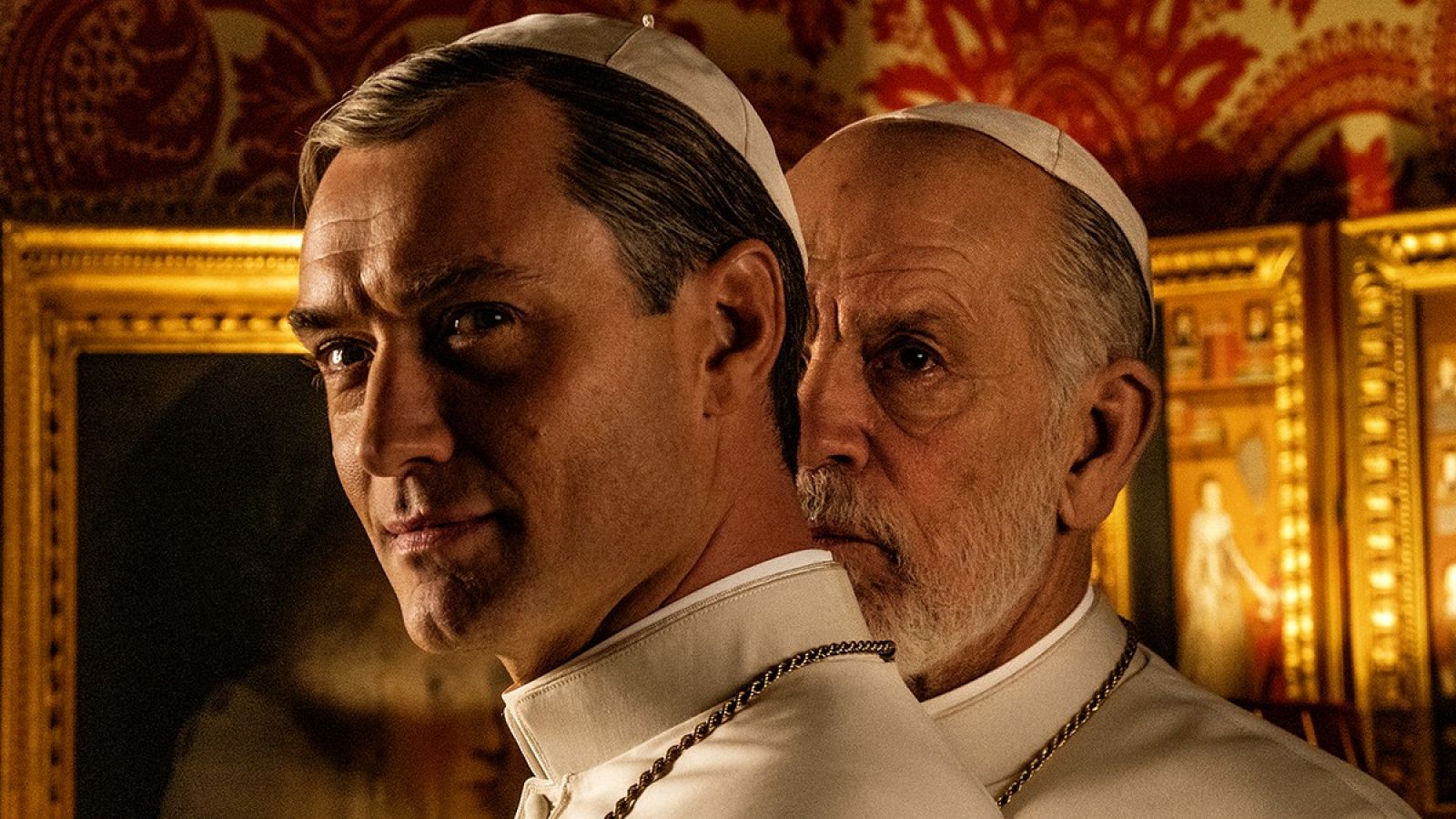 John Malkovich desfila frente al Vaticano como el "nuevo papa" de Sorrentino | Ver