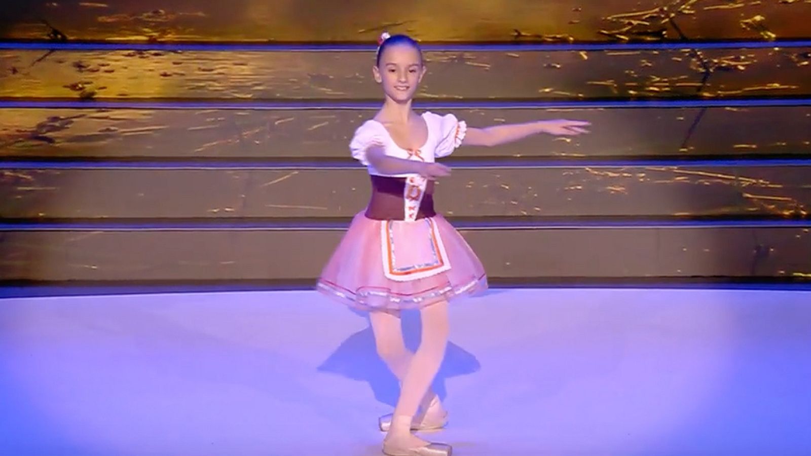 Mariona, la mezcla perfecta de dulzura y precisión en la danza | Ver