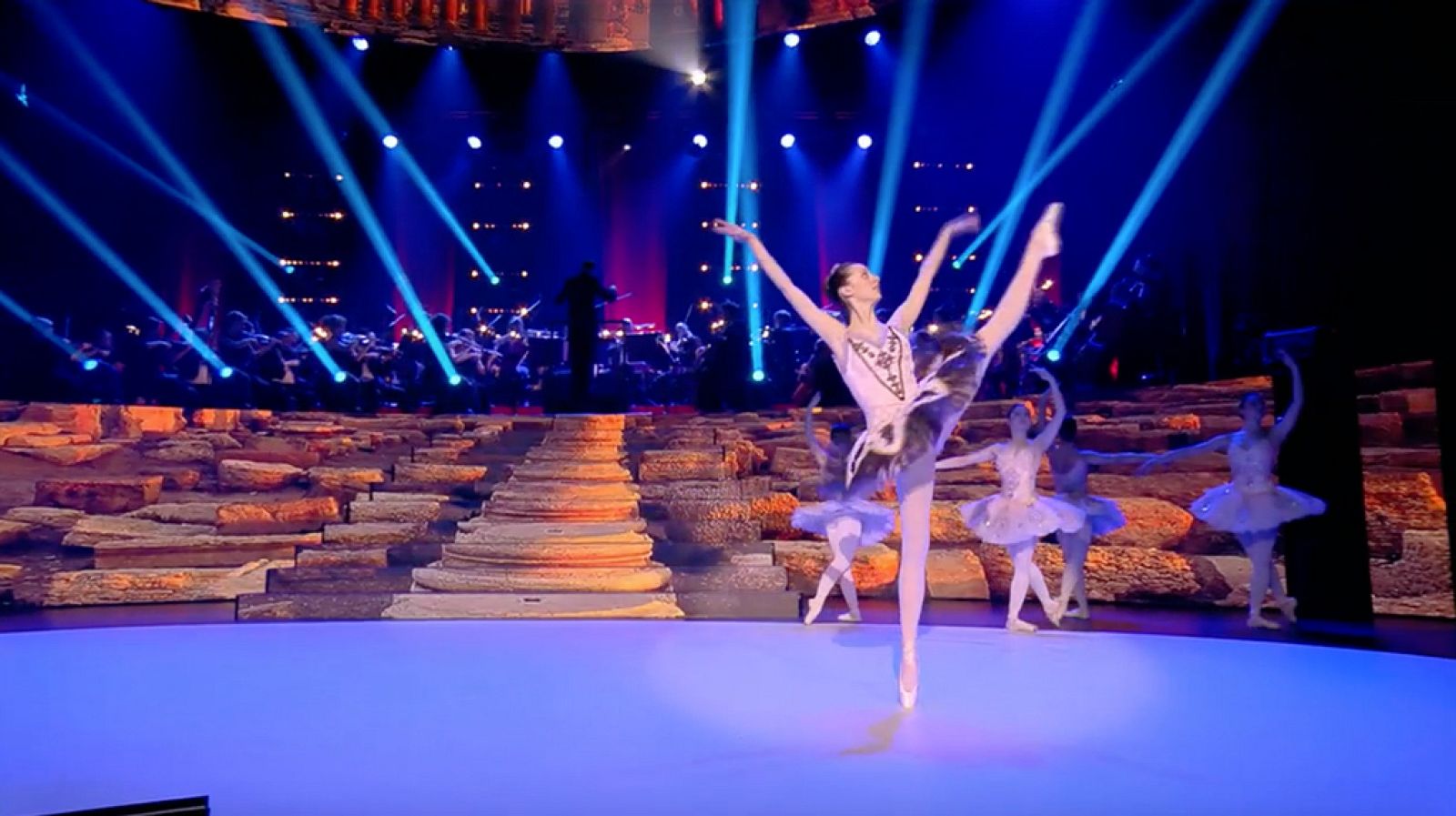 Xenia, una demostración de disciplina sobre el escenario | Ver