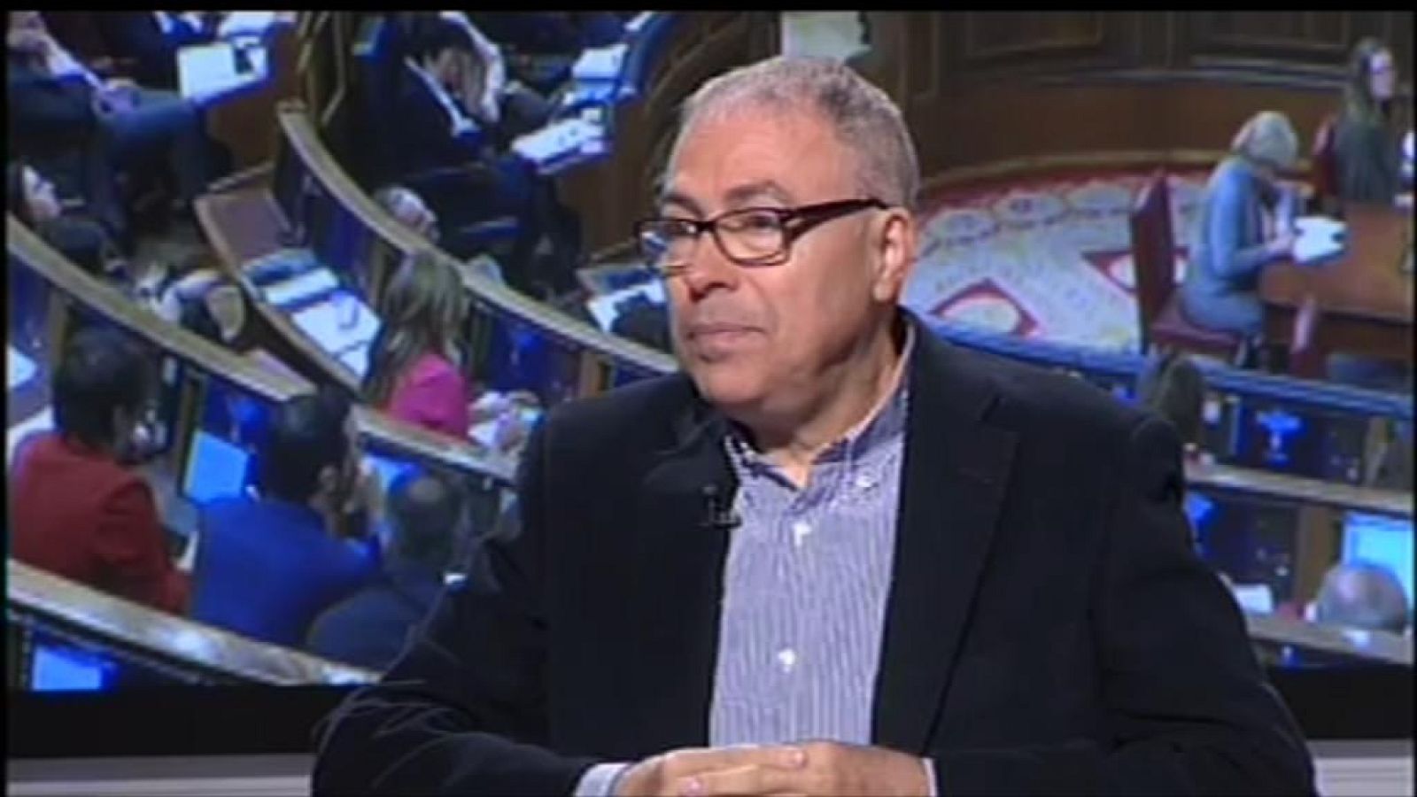 Lluís Falgàs entrevista el periodista de La Vanguardia Carles Castro, expert en informació política i anàlisi electoral