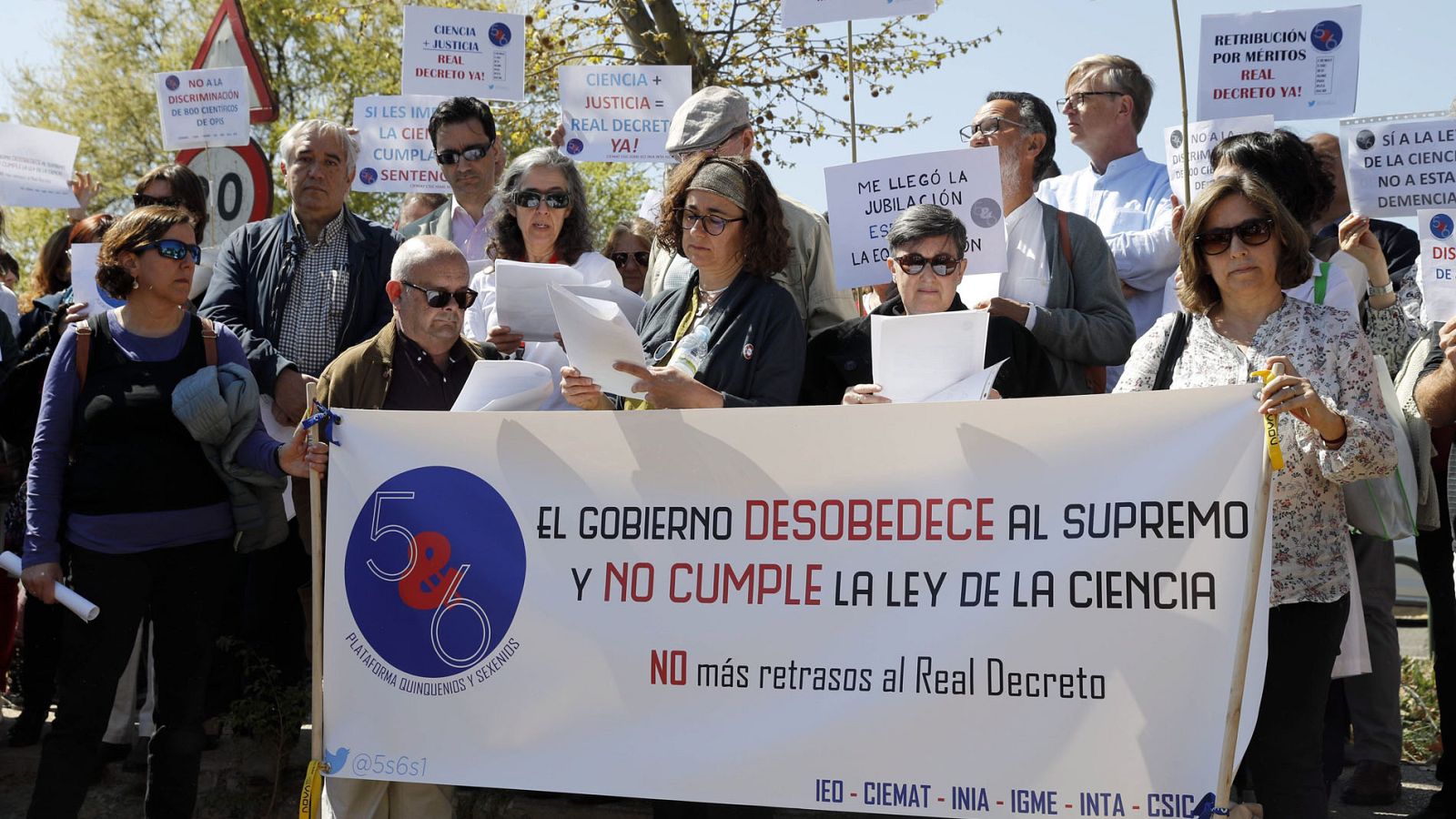 Los científicos piden equiparación salarial