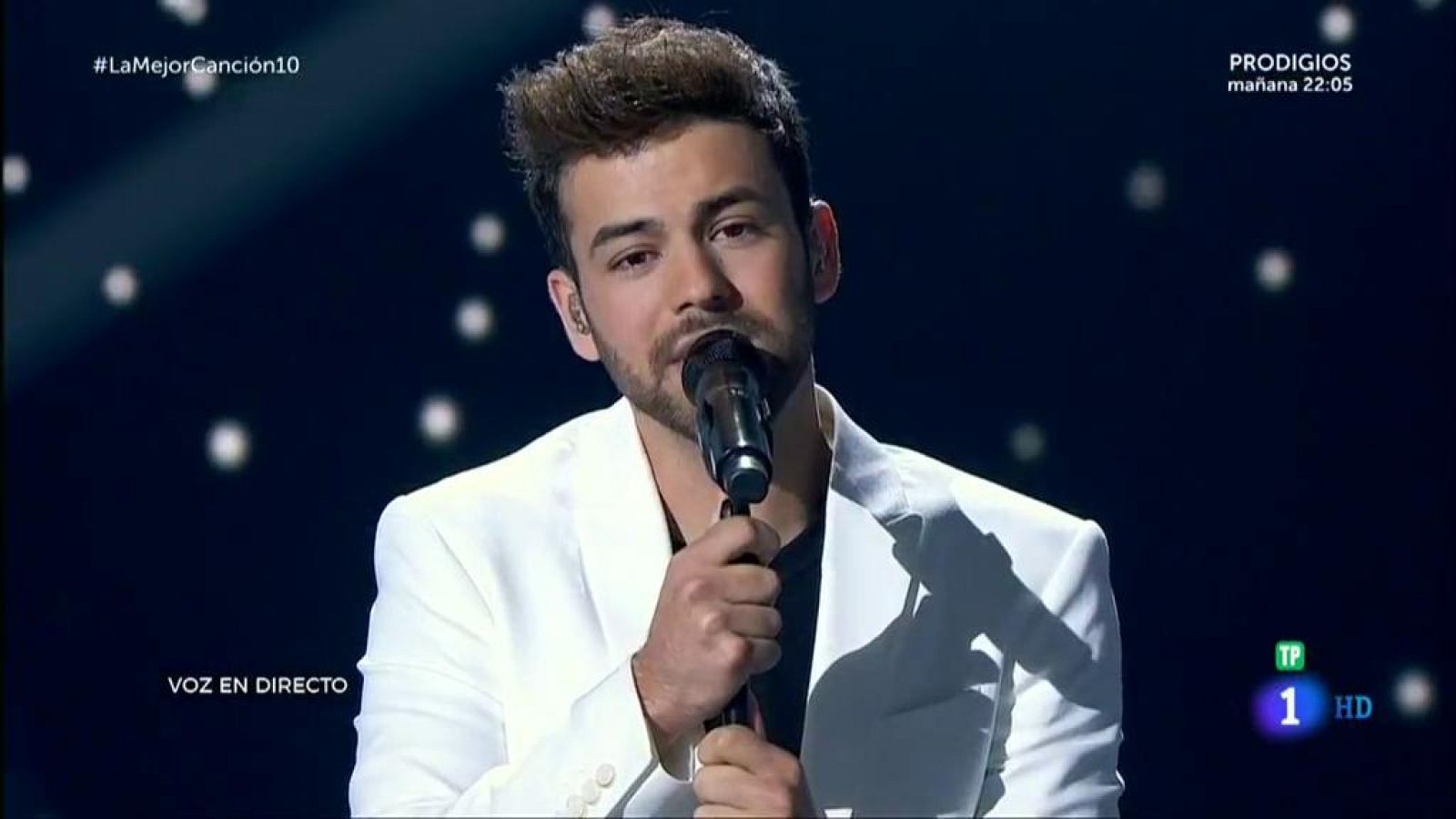 Agoney y su versión de 'Quédate conmigo'