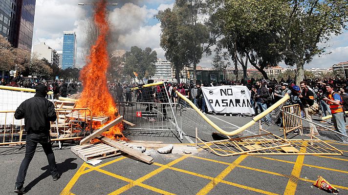 Informativo 24h - Cinco detenidos en la protesta de los independentistas contra el acto de Vox