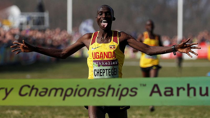 Joshua Cheptegei y Hellen Obiri reinan en el infierno de Aarhus