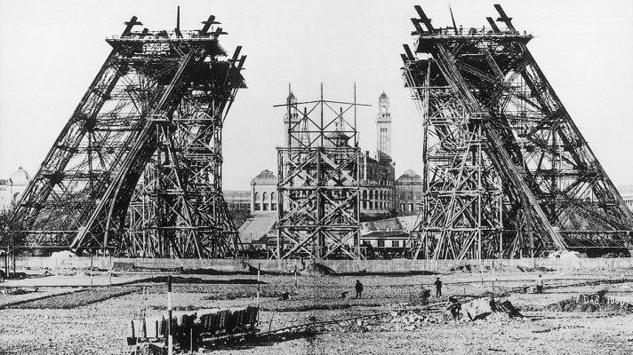  - La torre Eiffel se mantiene imponente en su 130 cumpleaños