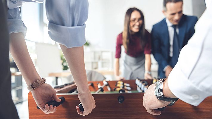 Telediario 1 - ¿Está reñido el trabajo con la diversión?