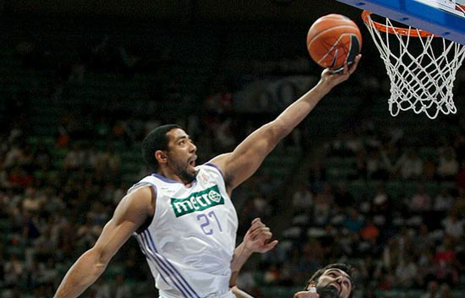 Espectacular 'alley oop' de Massey - Baloncesto en RTVE | Ver