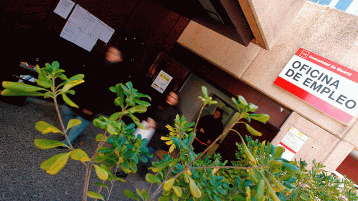 Telediario 1 - La Seguridad Social recupera los 19 millones de cotizantes mientras el paro registra su peor marzo desde 2014