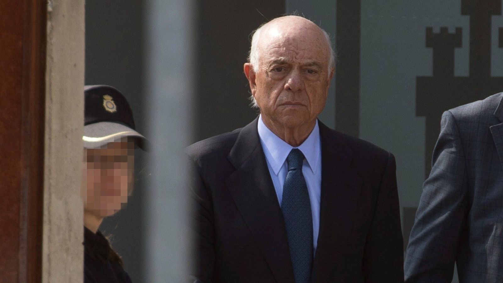 El expresidente del BBVA, Francisco González, ha cargado este miércoles contra el Banco de España y el Gobierno socialista de José Luis Rodríguez Zapatero por "no querer afrontar" los problemas de Bankia, con origen en sus cajas, e impulsar su salida