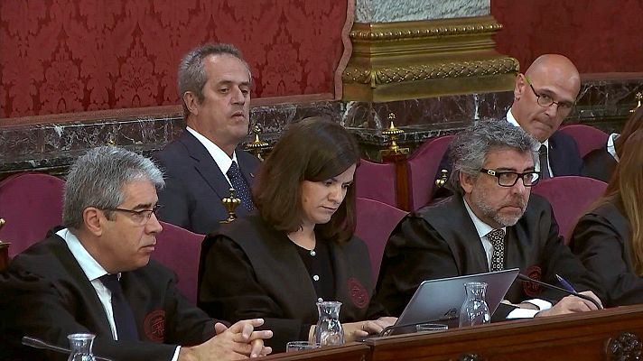 Informativo 24h - Un guardia civil del 1-O asegura que uno de los concentrados le intentó arrebatar el arma reglamentaria