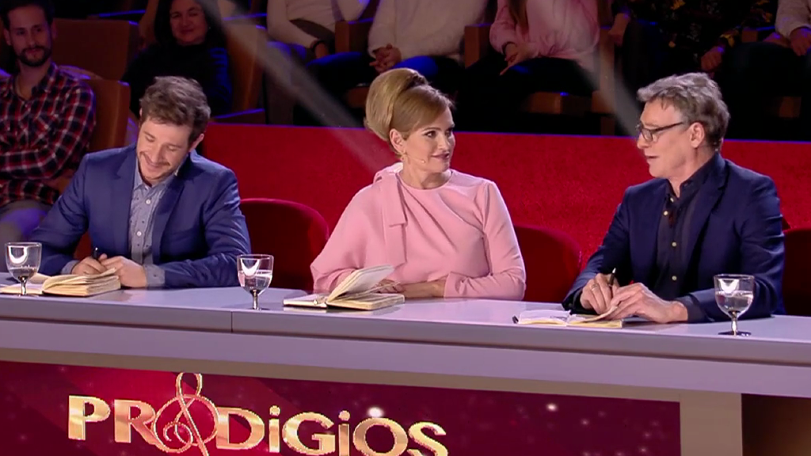 El jurado realiza la valoración final a los duelistas | Ver