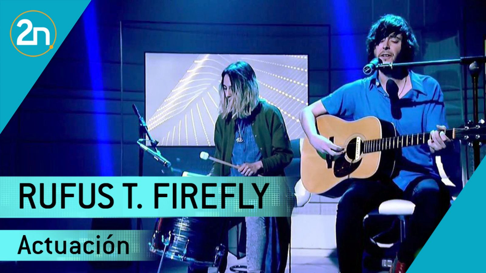 Rufus T. Firefly interpretan  `Loto¿