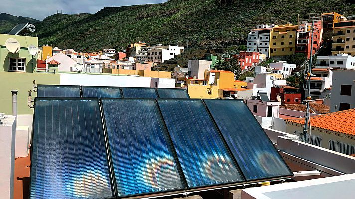 Telediario 1 - El Gobierno aprueba hoy el decreto que facilitará a los hogares el autoconsumo de energía