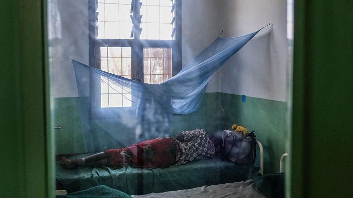 Telediario 1 - La mitad de la población mundial no tiene acceso a servicios de salud esenciales