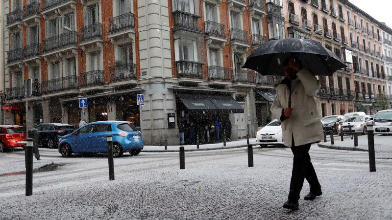 Cielos nubosos o cubiertos con lluvias, chubascos y ocasionales tormentas y granizo