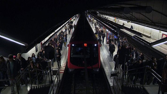 Telediario 1 - Huelga en el metro de Barcelona por el amianto