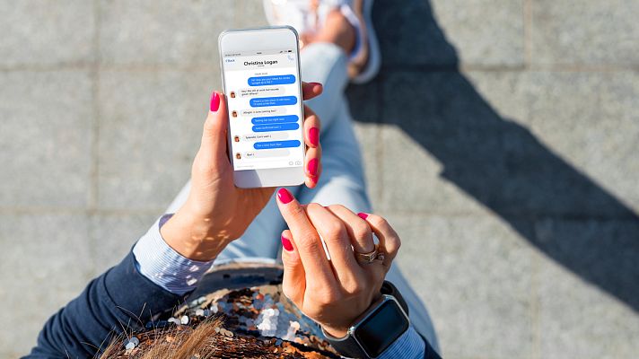 Telediario 1 - La pantalla de nuestro móvil puede tener hasta seis tipos de bacterias