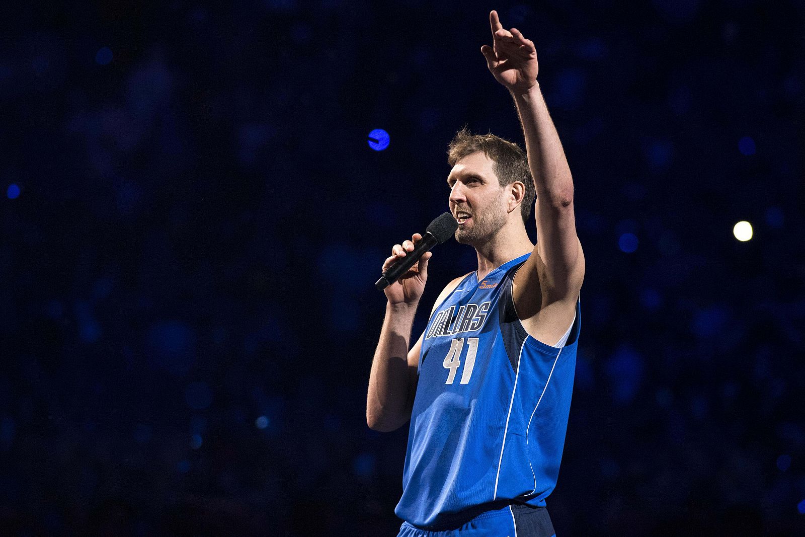 Nowitzki se retira tras 21 temporadas en Dallas