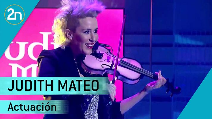 La 2 Noticias - Judith Mateo versiona 'Highway to Hell' al violín
