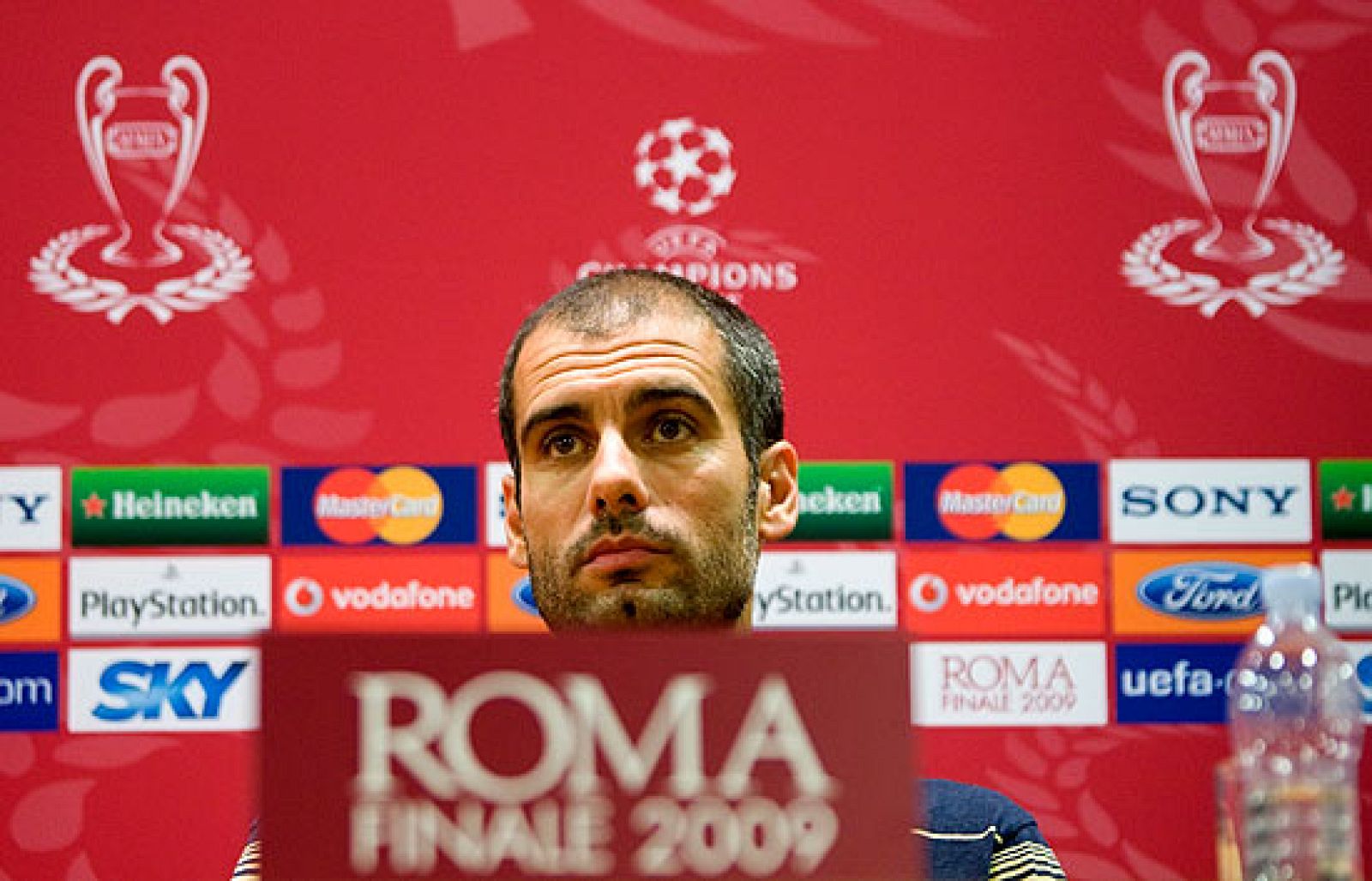 Guardiola ha calificado al Manchester como el mejor equipo del mundo y sabe que ganar a los de Ferguson será complicado.