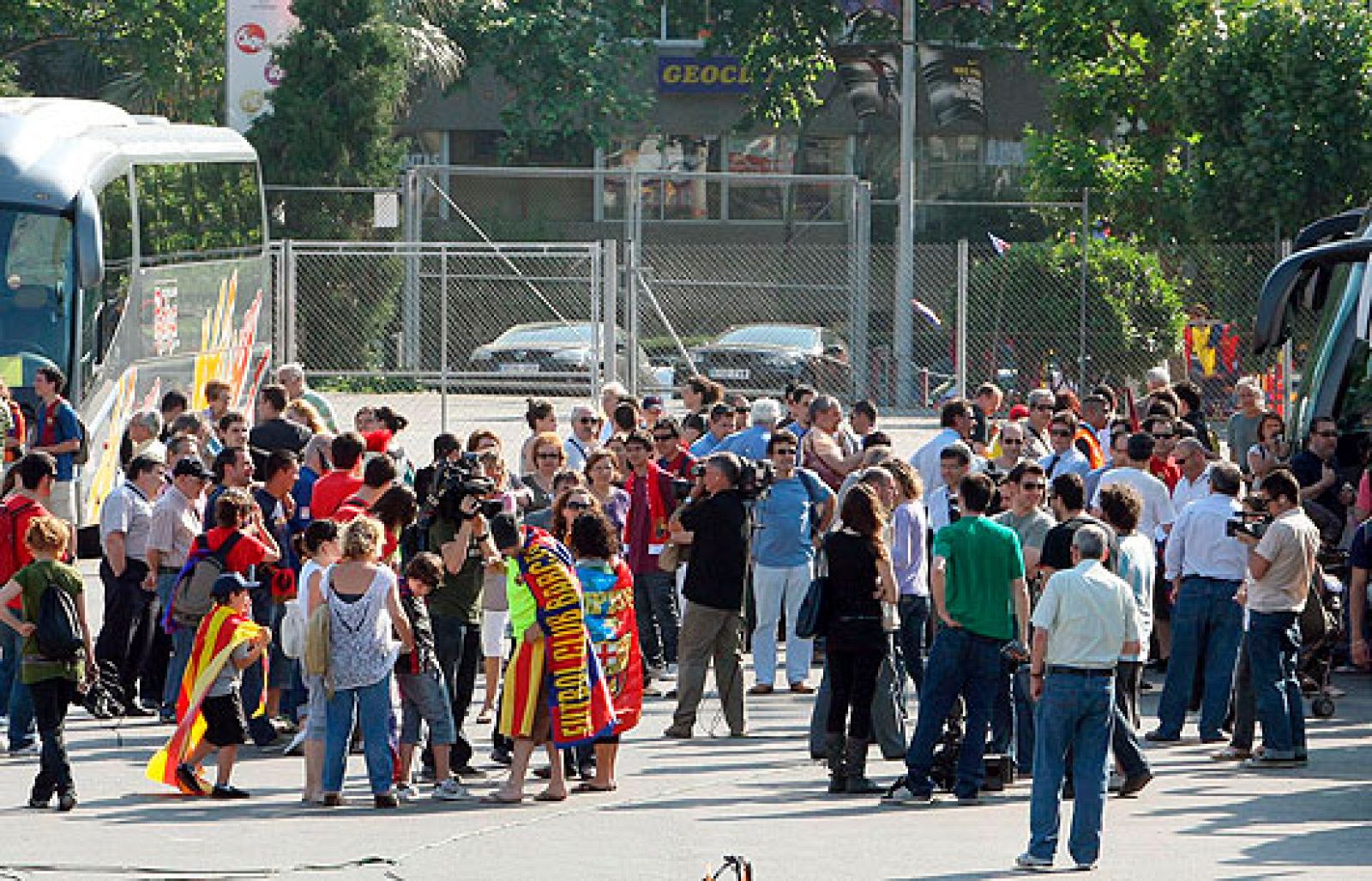 Los aficionados del Barça ya tiñen de azulgrana la ciudad de Roma, ellos serán el jugador número doce de los catalanes.