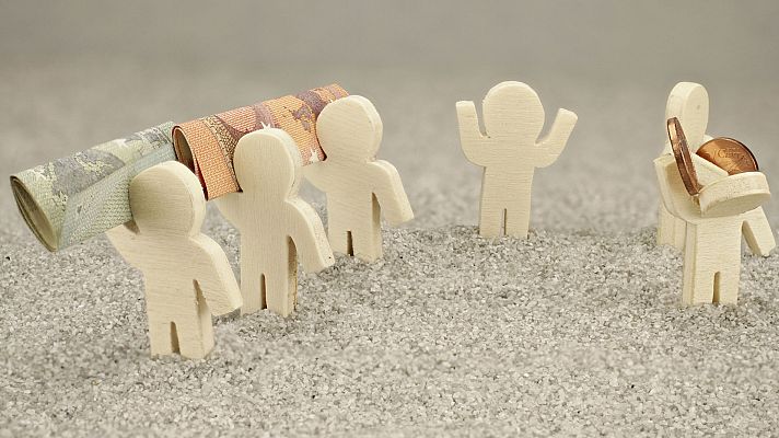 Telediario 1 - La recesión "exprime" a la clase media, según la OCDE