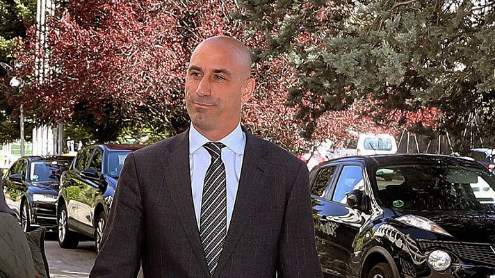 Telediario 1 - Luis Rubiales y María José Rienda valoran "positivamente" la reunión entre LaLiga y la RFEF