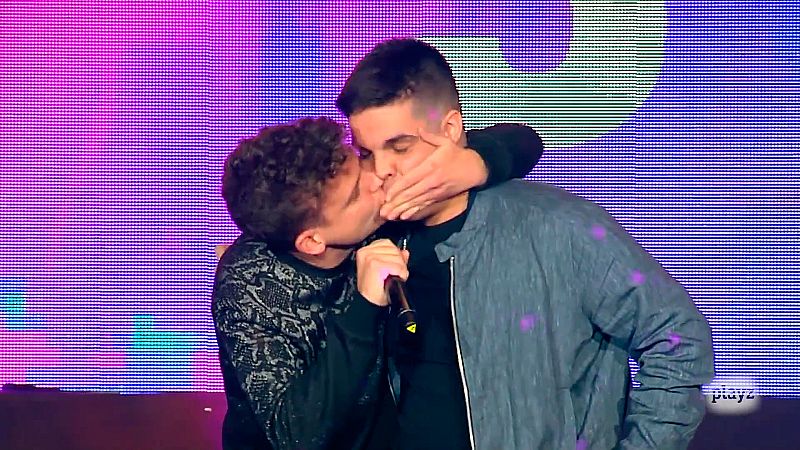 R�plica, la exhibici�n - Arkano y Force, cambio de roles