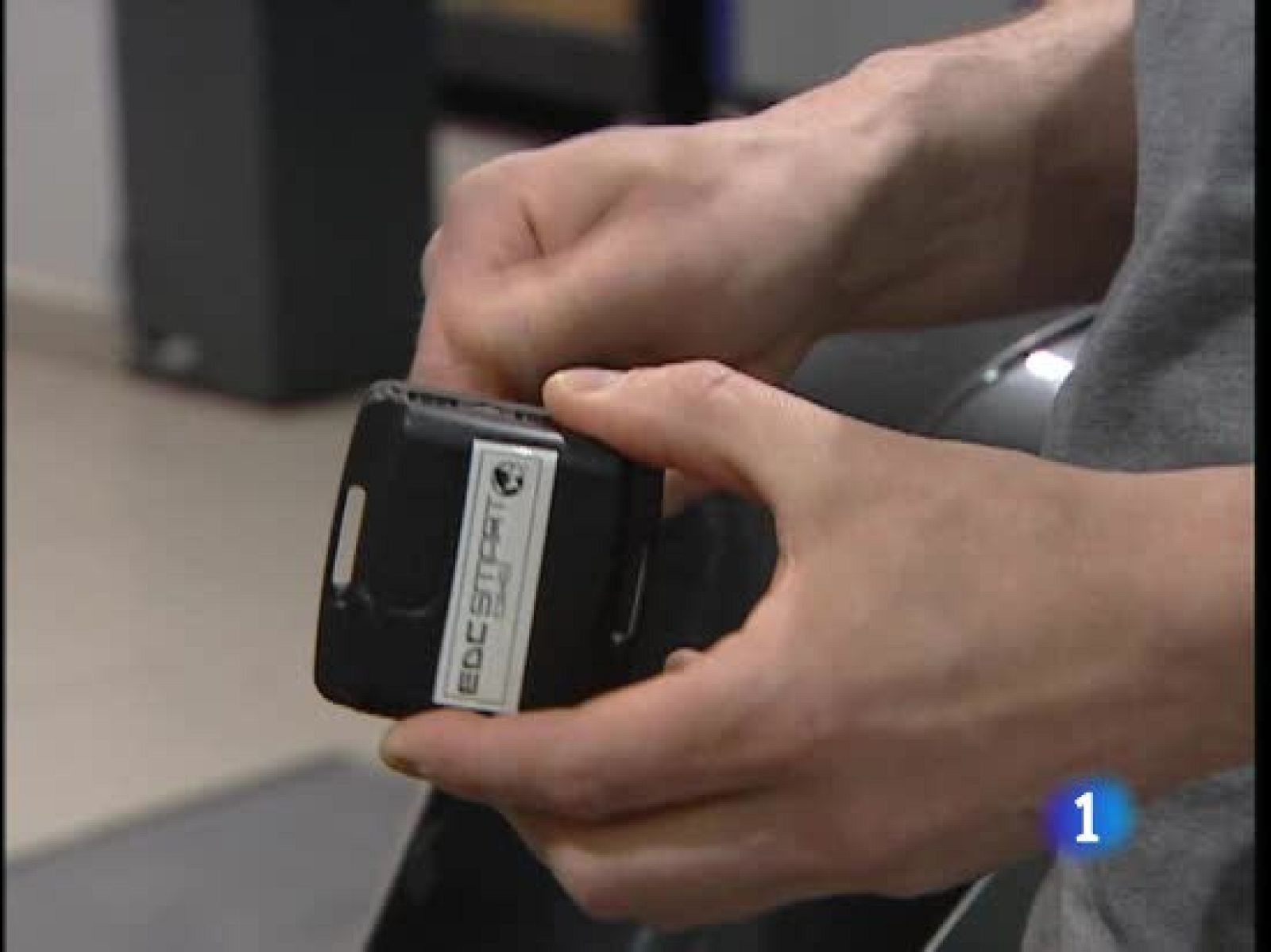 Presentado un moderno sistema que detecta si un motorista se cae de la moto | Ver