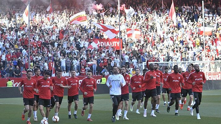 Telediario 1 - 15.000 personas para ver el entrenamiento del Sevilla antes del derbi