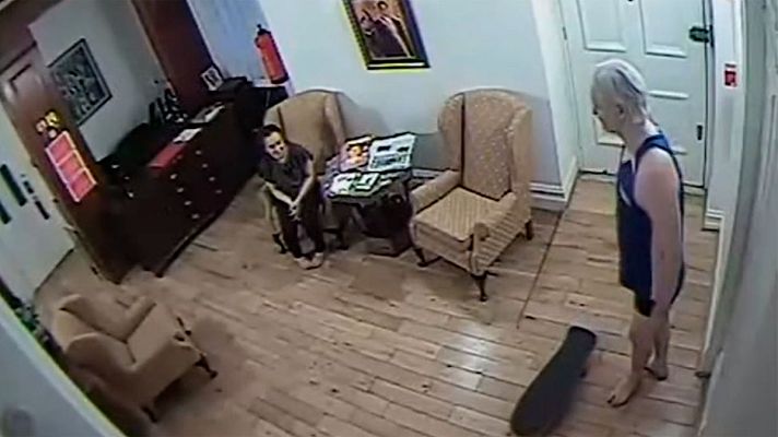 Informativo 24h - La vida de Assange en la embajada de Ecuador, donde protagonizó momentos tensos con miembros de seguridad
