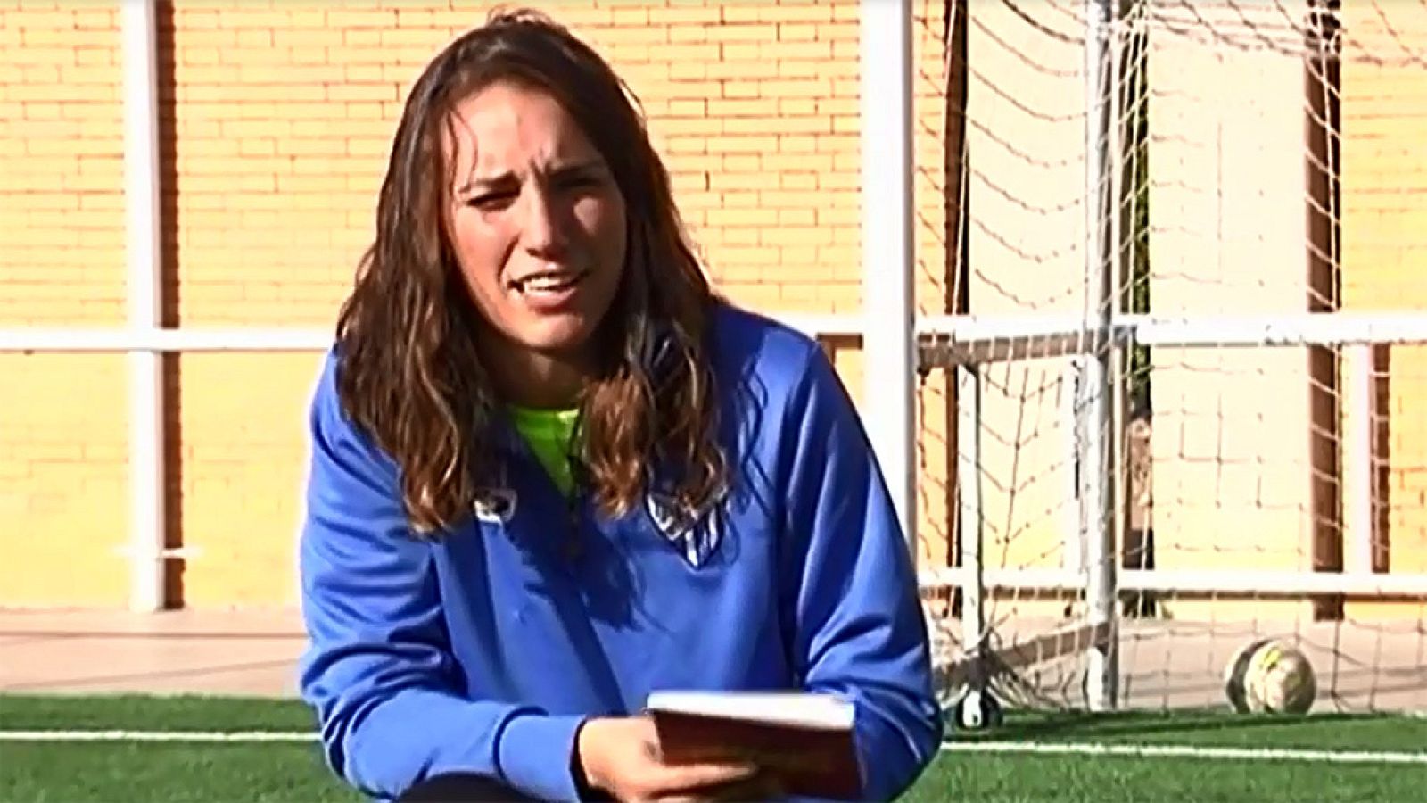 Sara Serrat, portera de fútbol y escritora | Ver