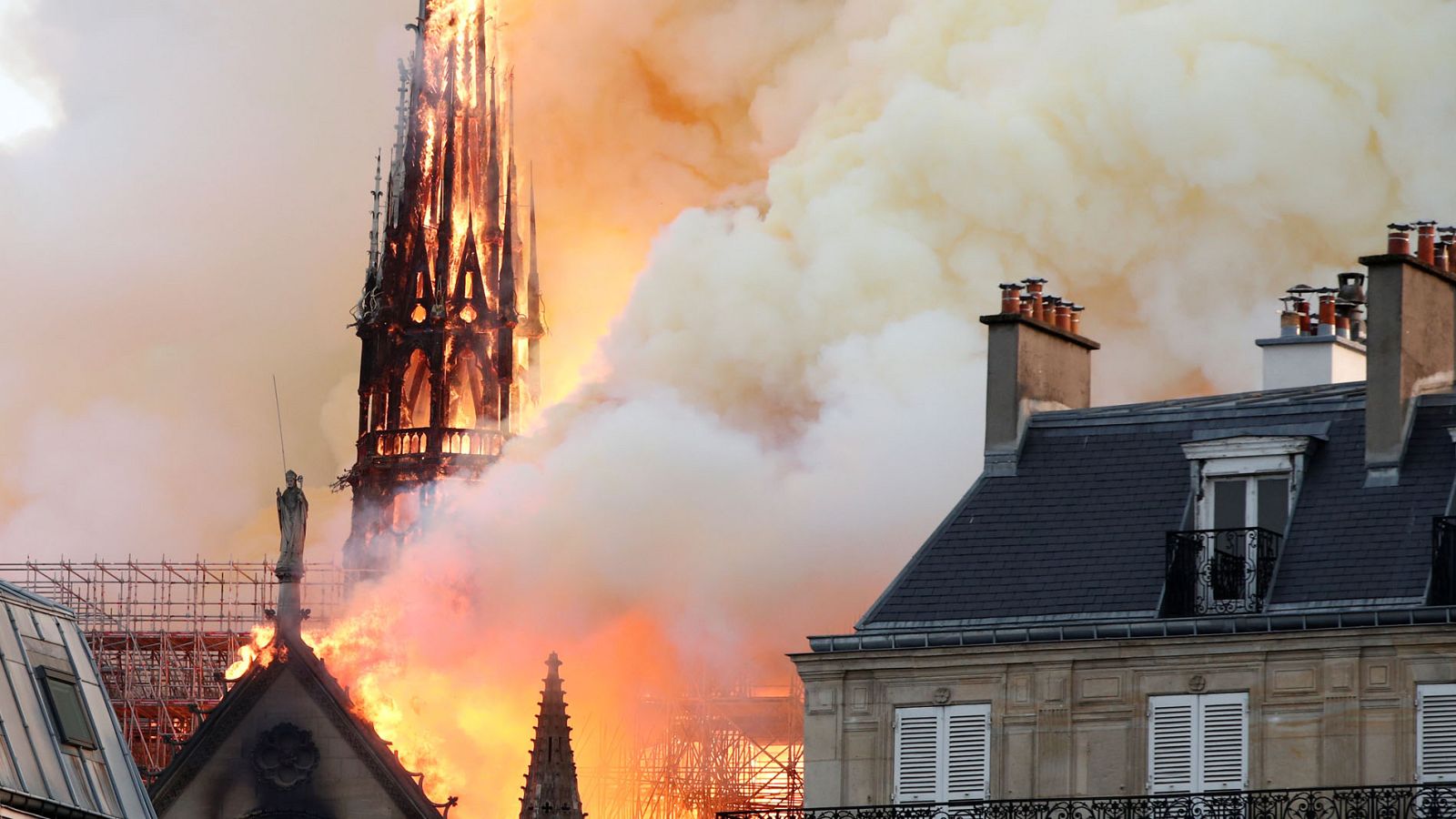 Un exprefecto de París: "La aguja central de Notre Dame tiene un gran significado"