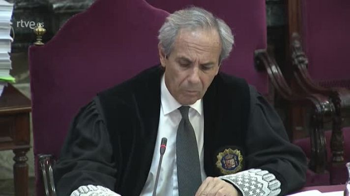 Informativo 24h - Un inspector de Policía del 1-O declara que les arrebataron las urnas que habían requisado agrediendo a los agentes