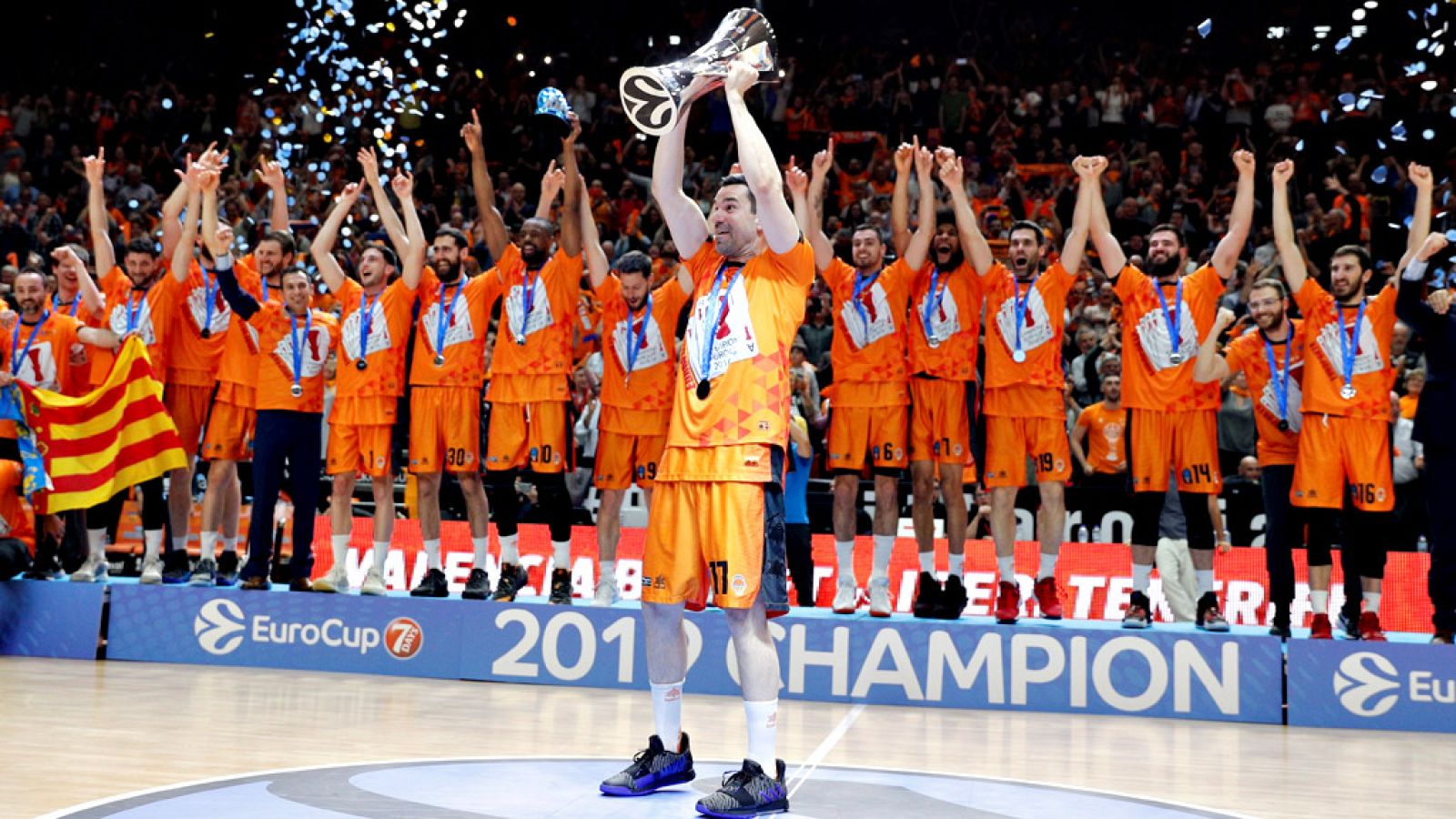 Valencia Basket ha conseguido su cuarto título de la Eurocup tras vencer a Alba Berlín en el tercero y decisivo partido de la final por 89-63 que se ha disputado en La Fonteta, título que le da derecho además a disputar la temporada que viene la Euro