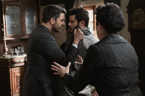 Acacias 38 - Telmo y Eduardo se enzarzan en una fuerte discusión