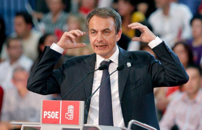 Zapatero hace campaña en Asturias y Rajoy viaja hasta Canarias | Ver
