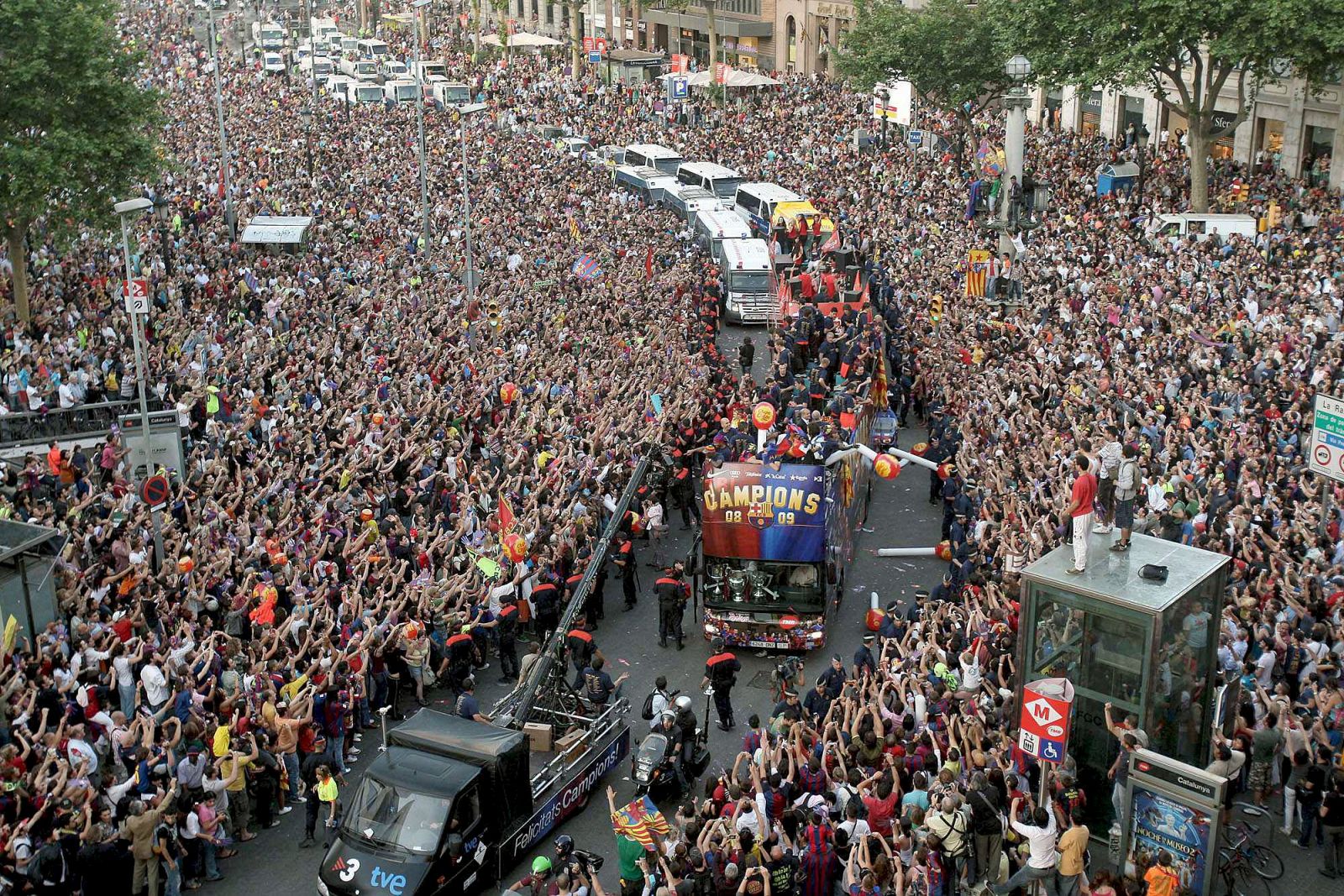 Barcelona aclama a los héroes de Roma - Champions League | Ver