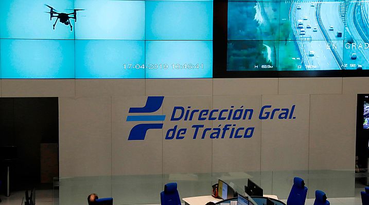 Telediario 1 - La DGT estrena sus drones para vigilar el tráfico esta Semana Santa