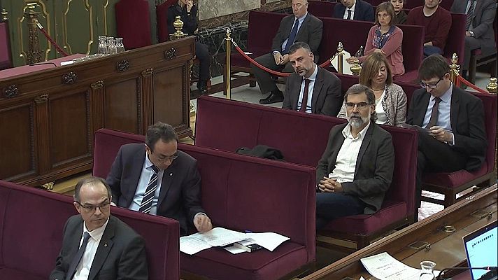 Informativo 24h - Un agente relata cómo la "masa" le tiró una piedra, que le impactó en el escudo de la gorra