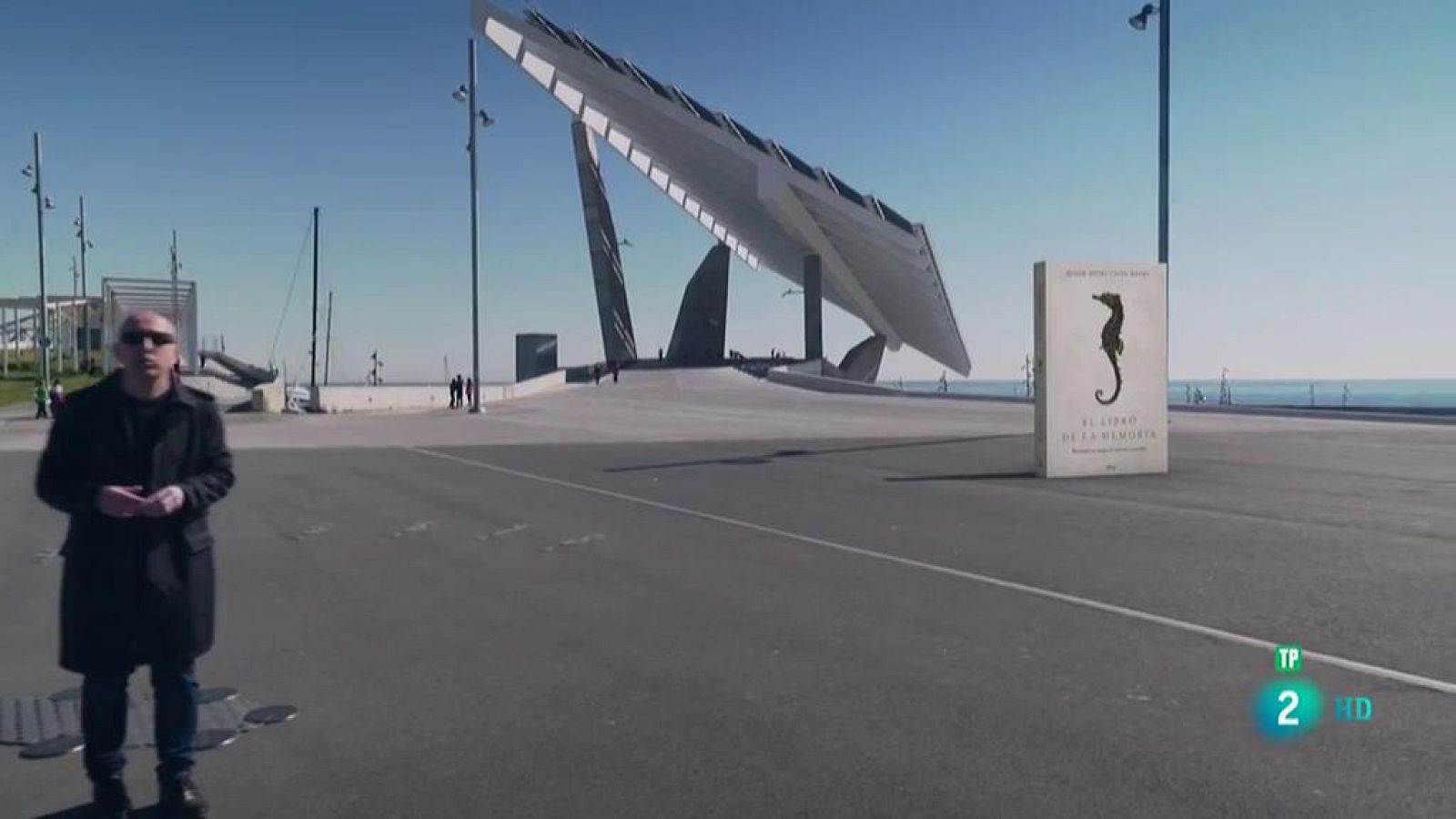 Página Dos - Recomendaciones - El libro de la memoria, La novela de la costa azul y Los Austrias