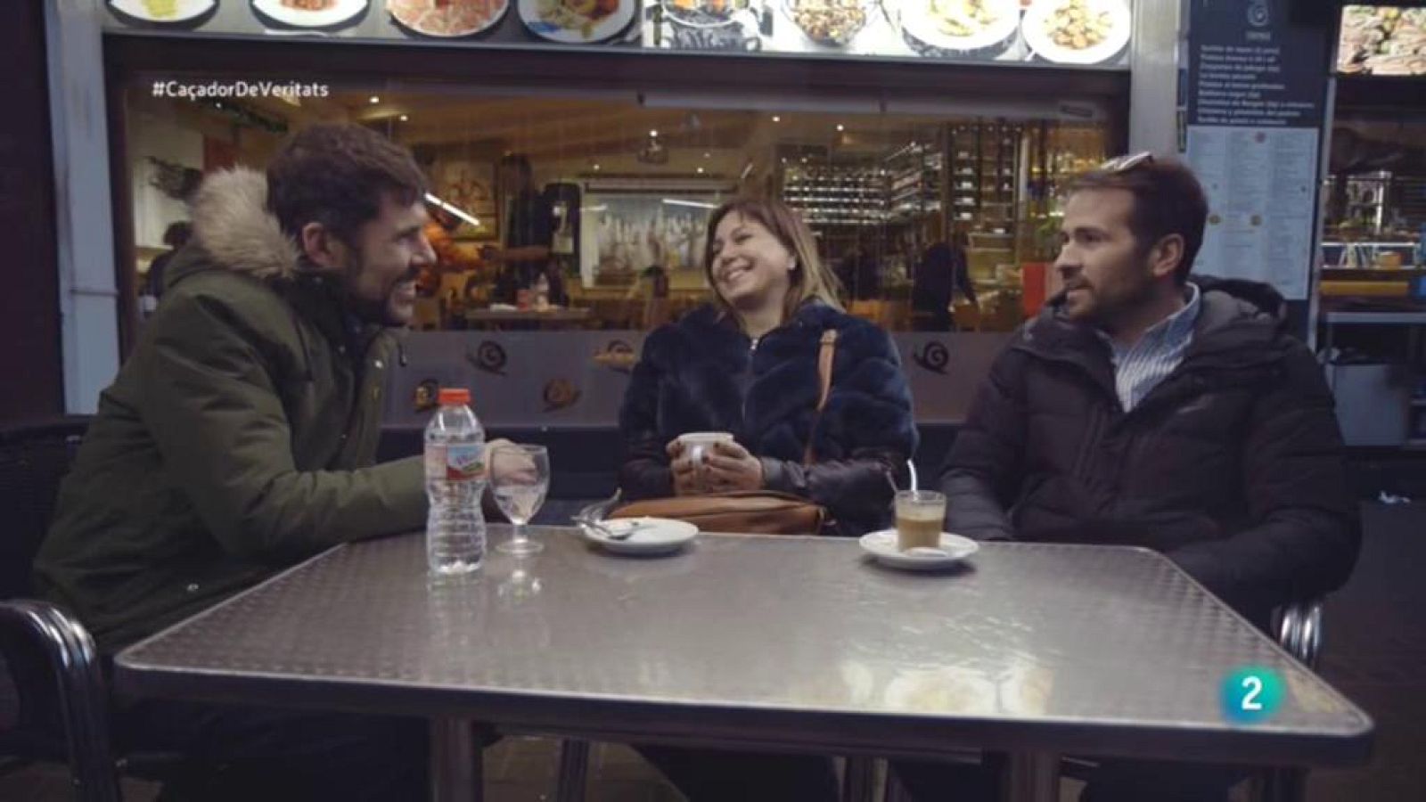 Ivan Medina intenta esbrinar diferents maneres de lligar a través de tres experiències: la d'un single convençut, uns experts en Speed Datings i un matrimoni sorgit d'una aplicació.