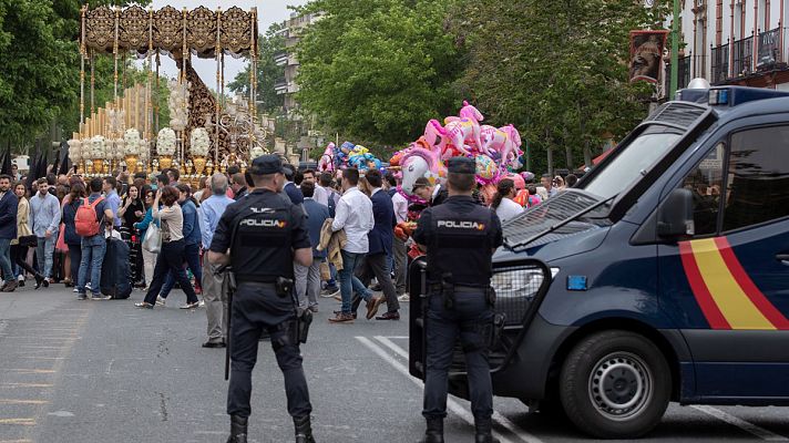 Telediario 1 - Más de 6.300 personas velarán en Sevilla por la seguridad de la Semana Santa