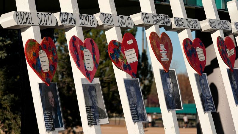 Se cumplen veinte años de recuerdo a las víctimas de la masacre de Columbine - Ver ahora