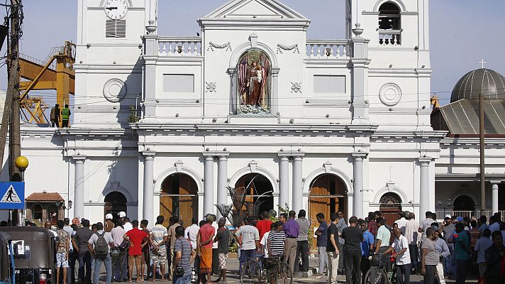 Telediario 1 - Las autoridades de Sri Lanka elevan a 290 los muertos en una cadena de atentados en iglesias y hoteles