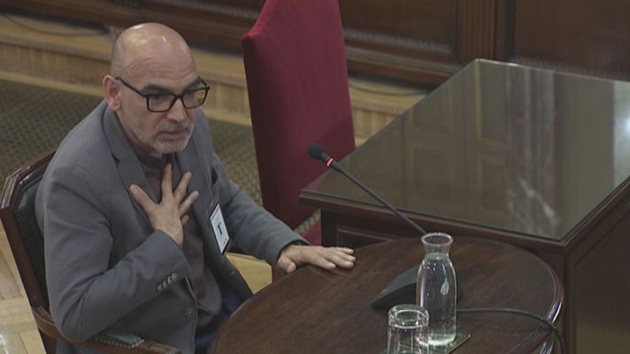  - Un sargento de los Mossos declara que no protegieron los coches de la Guardia Civil para no ponerse "en peligro"