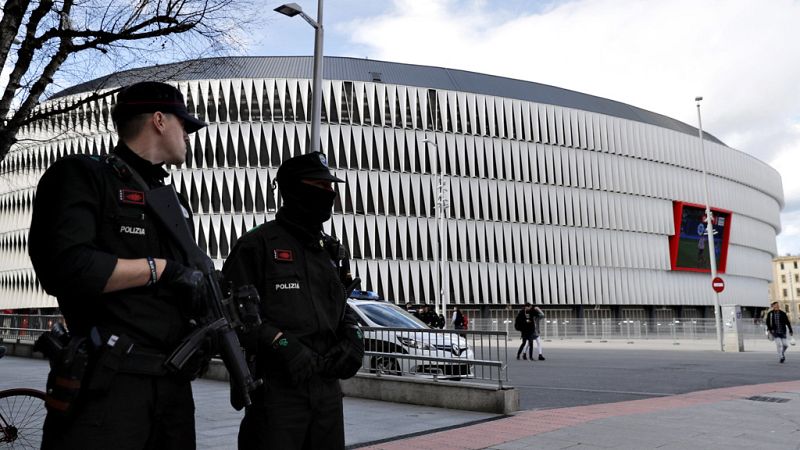 La Policía está preocupada, se han registrado ya unas 900 incidencias en todos los espectáculos deportivos. La Comisión Antiviolencia ha registrado cinco peleas entre aficionados ultras fuera de los estadios.