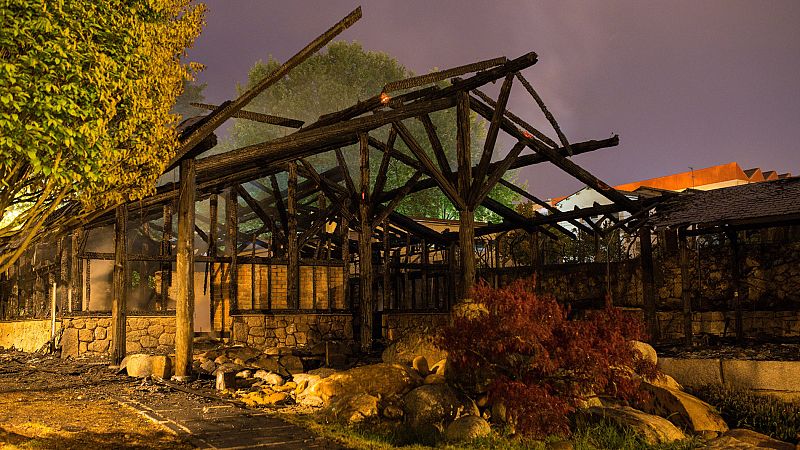 Un incendio destruye el complejo termal de A Chavasqueira, en Ourense