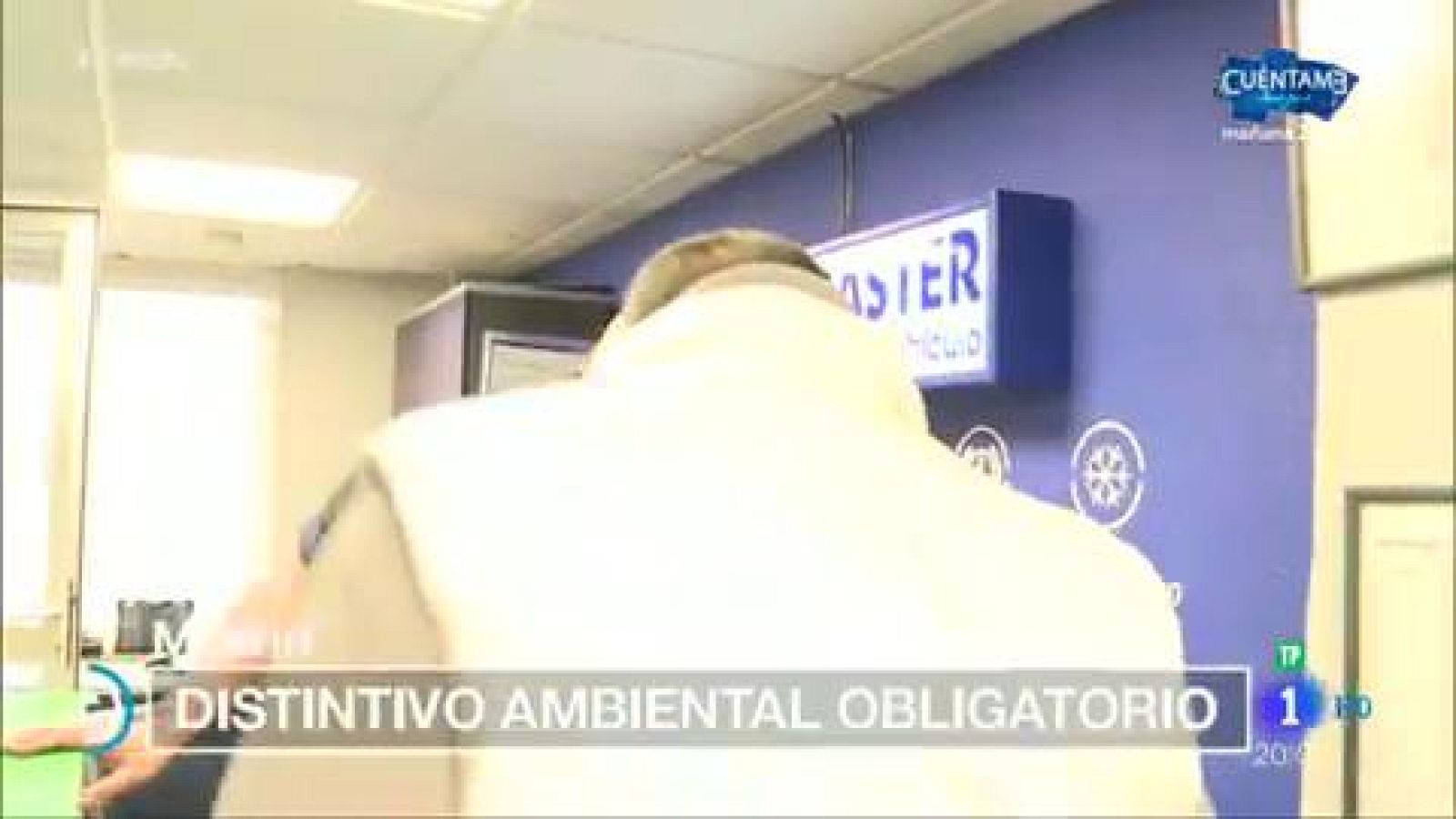 Distintivo ambiental DGT: obligatorio en todos los vehículos - España Directo | Ver